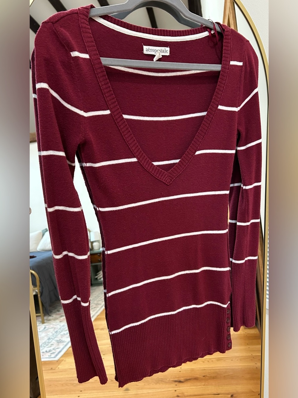 Aeropostale Deep V Neck Burgundy/White Striped Sweater. Womenโs Small. EUC